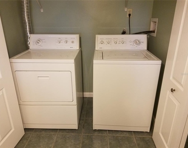 5421 Vineland Road - Photo Thumbnail 14