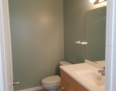 5421 Vineland Road - Photo Thumbnail 13