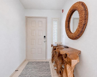 460 Bouchelle Drive - Photo Thumbnail 4