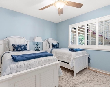 460 Bouchelle Drive - Photo Thumbnail 11