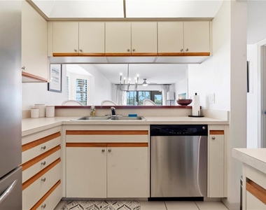 460 Bouchelle Drive - Photo Thumbnail 14