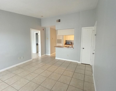 2550 N Alafaya Trail - Photo Thumbnail 2