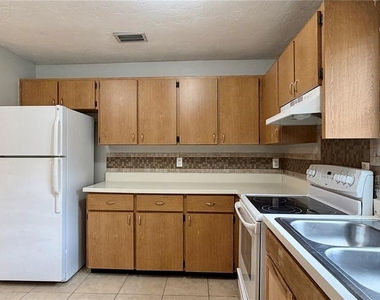 1907 Park Manor Drive - Photo Thumbnail 6