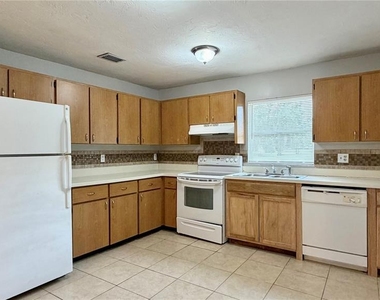 1907 Park Manor Drive - Photo Thumbnail 5