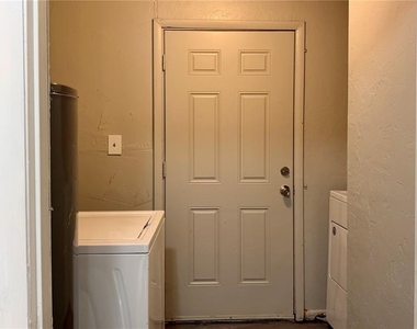1907 Park Manor Drive - Photo Thumbnail 27