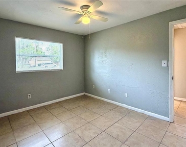 1907 Park Manor Drive - Photo Thumbnail 12