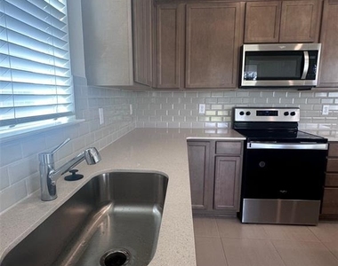 17539 Saw Palmetto Avenue - Photo Thumbnail 5