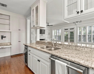 1119 Belleaire Circle - Photo Thumbnail 16