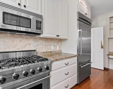 1119 Belleaire Circle - Photo Thumbnail 17