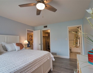 240 Santa Maria Street - Photo Thumbnail 18