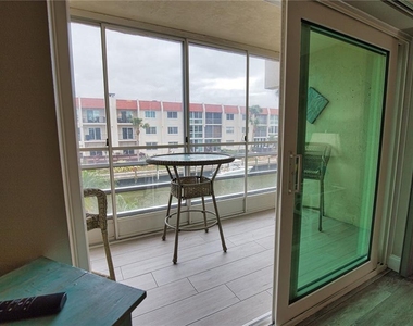 240 Santa Maria Street - Photo Thumbnail 12