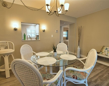 240 Santa Maria Street - Photo Thumbnail 8