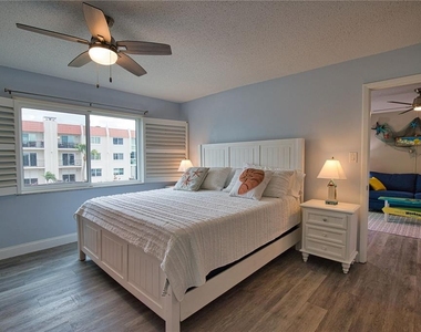 240 Santa Maria Street - Photo Thumbnail 16