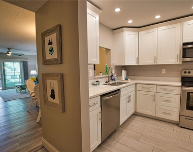 240 Santa Maria Street - Photo Thumbnail 5