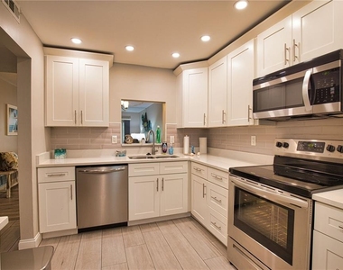 240 Santa Maria Street - Photo Thumbnail 7