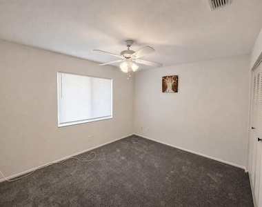 7904 Waterview Way - Photo Thumbnail 4