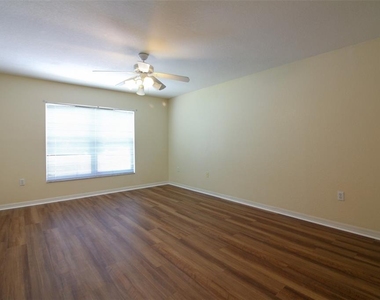 6719 Highlands Creek Boulevard - Photo Thumbnail 19