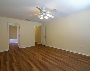 6719 Highlands Creek Boulevard - Photo Thumbnail 20