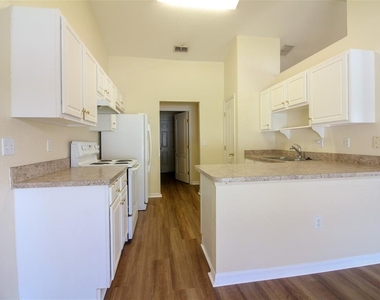 6719 Highlands Creek Boulevard - Photo Thumbnail 15