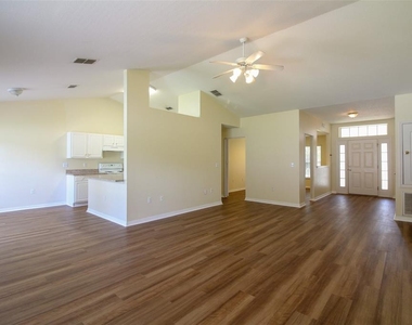 6719 Highlands Creek Boulevard - Photo Thumbnail 7