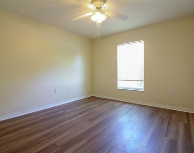 6719 Highlands Creek Boulevard - Photo Thumbnail 29
