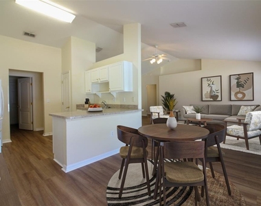 6719 Highlands Creek Boulevard - Photo Thumbnail 12