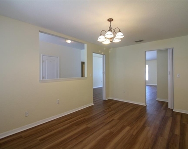 6719 Highlands Creek Boulevard - Photo Thumbnail 5