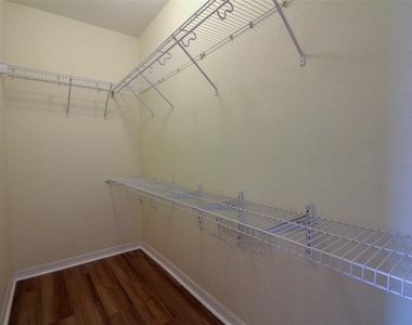 6719 Highlands Creek Boulevard - Photo Thumbnail 23