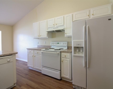 6719 Highlands Creek Boulevard - Photo Thumbnail 17