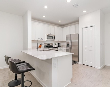 710 Nw 126th Terrace - Photo Thumbnail 8