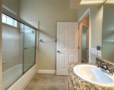 14424 Nw 22nd Place - Photo Thumbnail 11