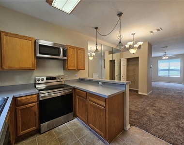 3575 Sw 30th Way - Photo Thumbnail 8