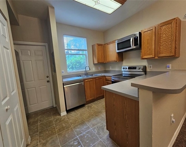 3575 Sw 30th Way - Photo Thumbnail 4