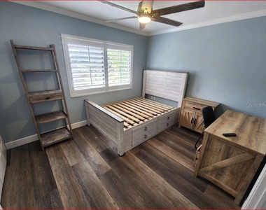 2735 Sw 35th Place - Photo Thumbnail 7