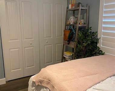 2735 Sw 35th Place - Photo Thumbnail 4