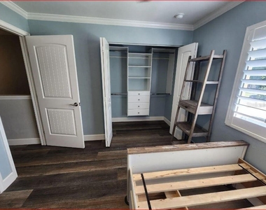 2735 Sw 35th Place - Photo Thumbnail 8