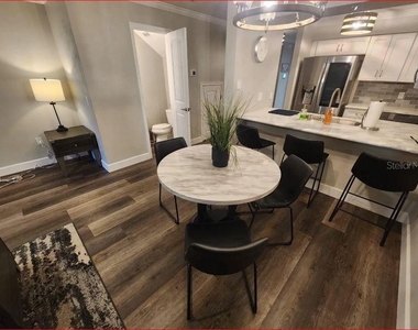 2735 Sw 35th Place - Photo Thumbnail 3