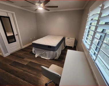 2735 Sw 35th Place - Photo Thumbnail 11