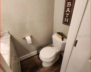 2735 Sw 35th Place - Photo Thumbnail 17