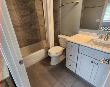 2735 Sw 35th Place - Photo Thumbnail 9