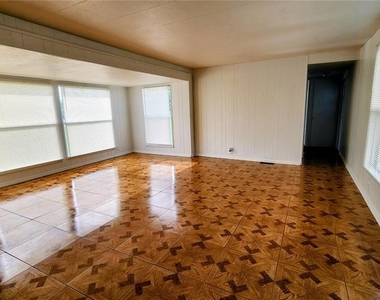 17653 Broad Street - Photo Thumbnail 8
