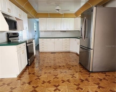 17653 Broad Street - Photo Thumbnail 9