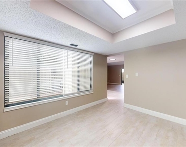 202 Pine Cone Trail - Photo Thumbnail 14