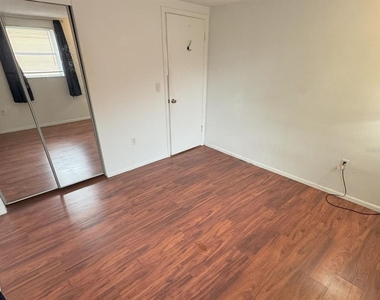 7410 Castanea Drive - Photo Thumbnail 10