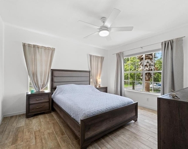 8933 Manor Loop - Photo Thumbnail 4