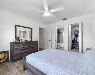 8933 Manor Loop - Photo Thumbnail 6
