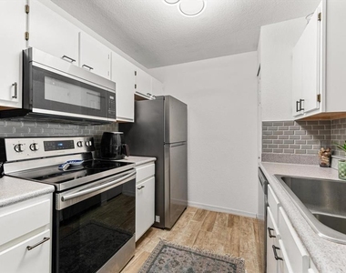 8933 Manor Loop - Photo Thumbnail 18