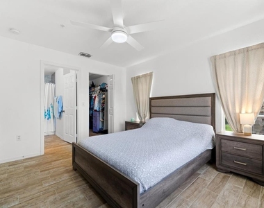 8933 Manor Loop - Photo Thumbnail 5