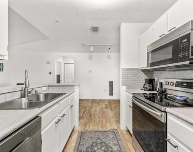 8933 Manor Loop - Photo Thumbnail 19
