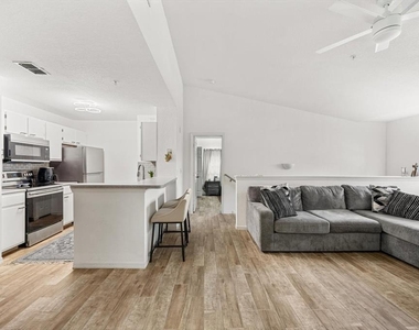 8933 Manor Loop - Photo Thumbnail 10